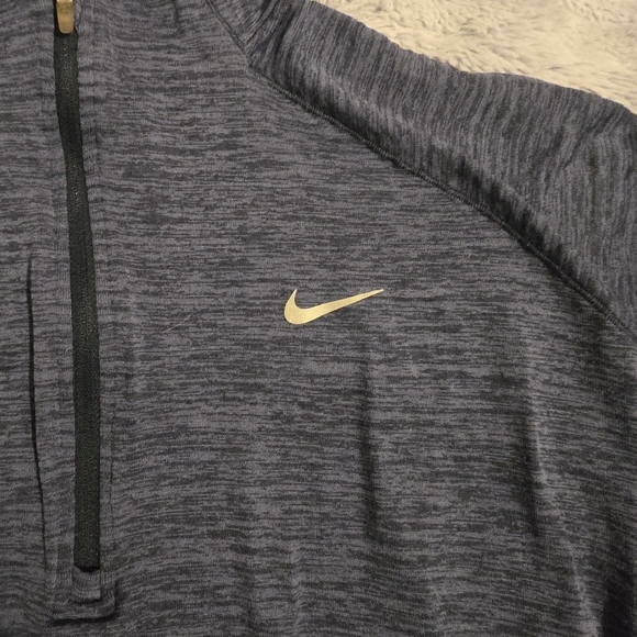 🛒 Nike Dri-FIT Black Waffle Knit Top - Picture 3 of 8